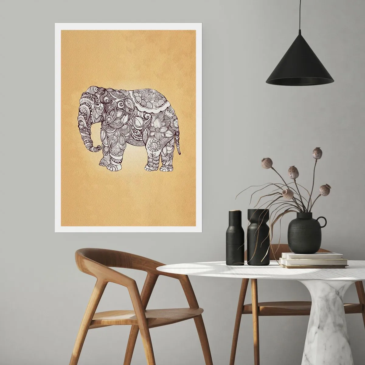 Poster - Illustrazione decorativa di un elefante con intricati ornamenti su sfondo dorato - 50x70cm - L'elefante nascosto - Decorazione murale moderna per soggiorno e camera da letto ARTTOR
