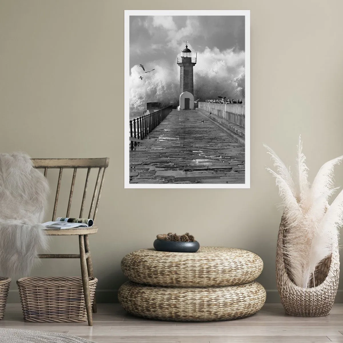 Poster - Un faro bianco e nero circondato dalle onde - 50x70cm - Senza paura - Decorazione murale moderna per soggiorno e camera da letto ARTTOR