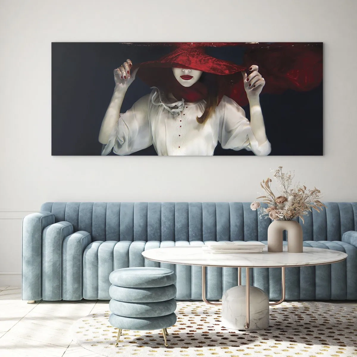 Quadro su vetro - Una donna con un cappello rosso immersa nell'acqua - 140x50cm - Donnagatto - Decorazione murale moderna per soggiorno e camera da letto ARTTOR