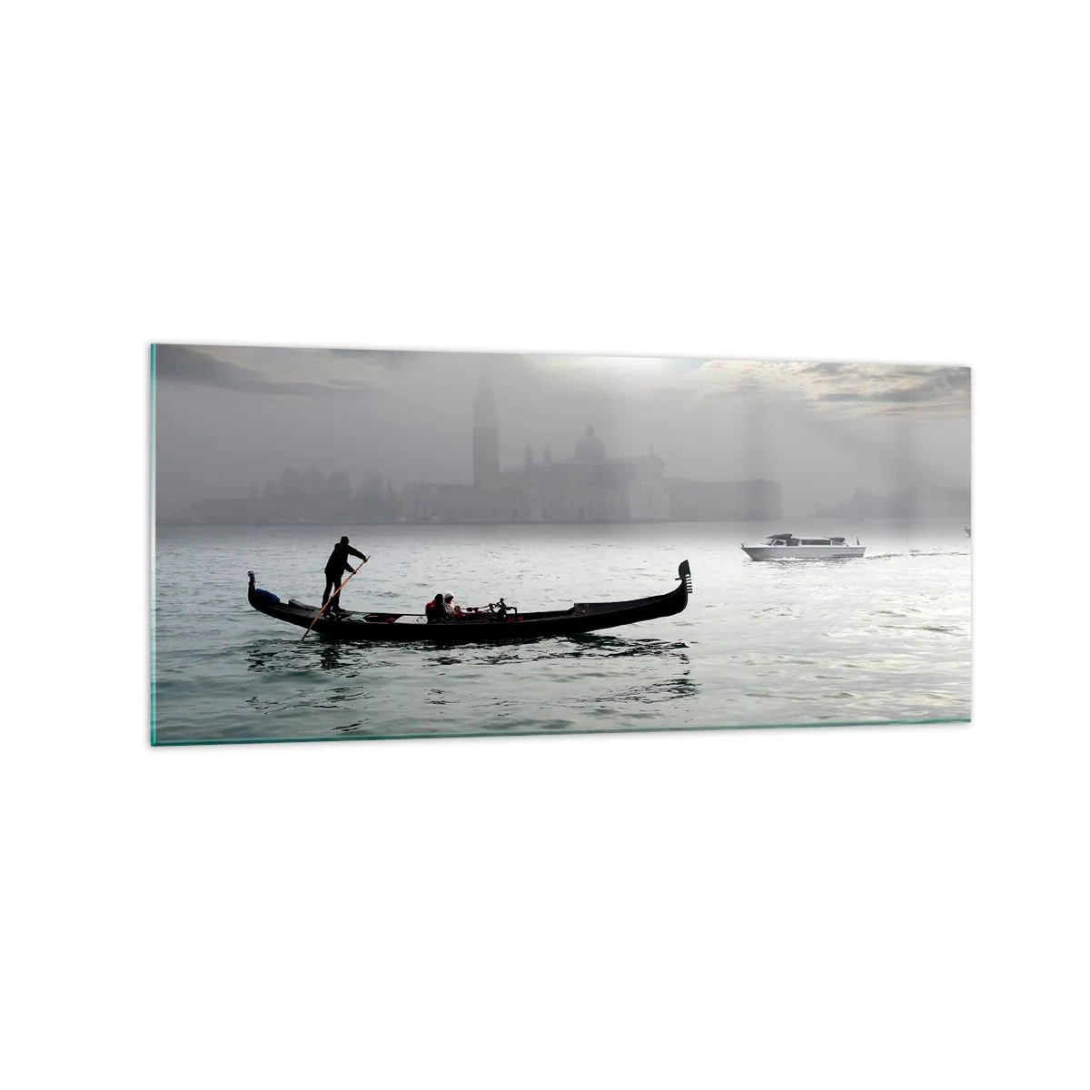 Quadro su vetro - Una gondola scivola sulle acque di Venezia in una mattina nebbiosa, sovrastando la città. - 120x50cm - Città magica di acqua e nebbia - Decorazione murale moderna per soggiorno e camera da letto ARTTOR