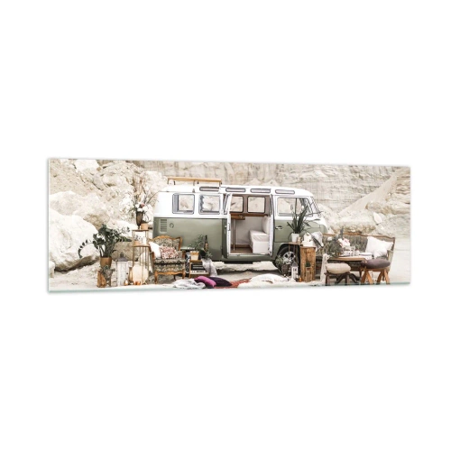 Quadro su vetro - Un camper retrò dal design boho sullo sfondo di un paesaggio roccioso. - 160x50cm - è tempo di viaggiare - Decorazione murale moderna per soggiorno e camera da letto ARTTOR