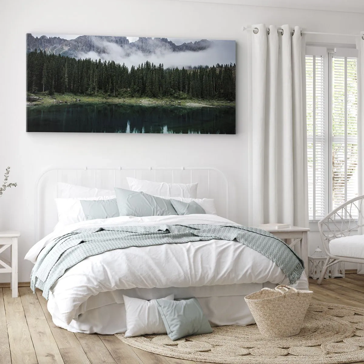 Quadro su tela - Stampe su Tela - Un paesaggio montano con una foresta e un lago che riflette il cielo - 120x50cm - Silenzio, non svegliamo l'acqua che dorme... - Decorazione murale moderna per soggiorno e camera da letto ARTTOR