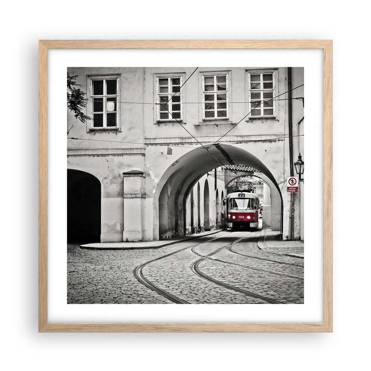 Poster in cornice rovere chiaro - Attraverso il labirinto cittadino - 50x50 cm