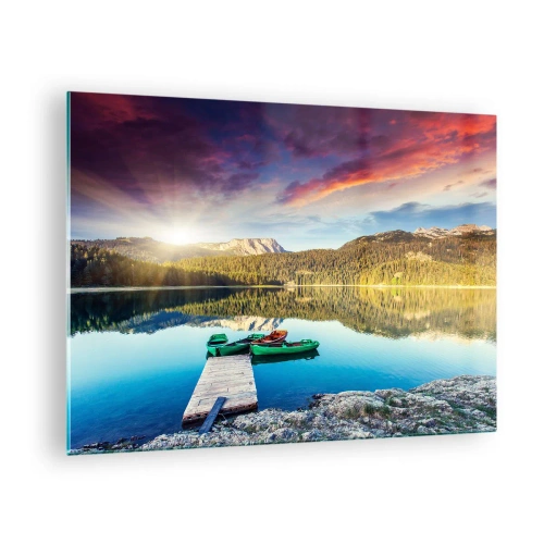 Quadro su vetro - Un pittoresco lago con un molo di legno e barche al tramonto - 70x50cm - Sull'acqua liscia come uno specchio - Decorazione murale moderna per soggiorno e camera da letto ARTTOR