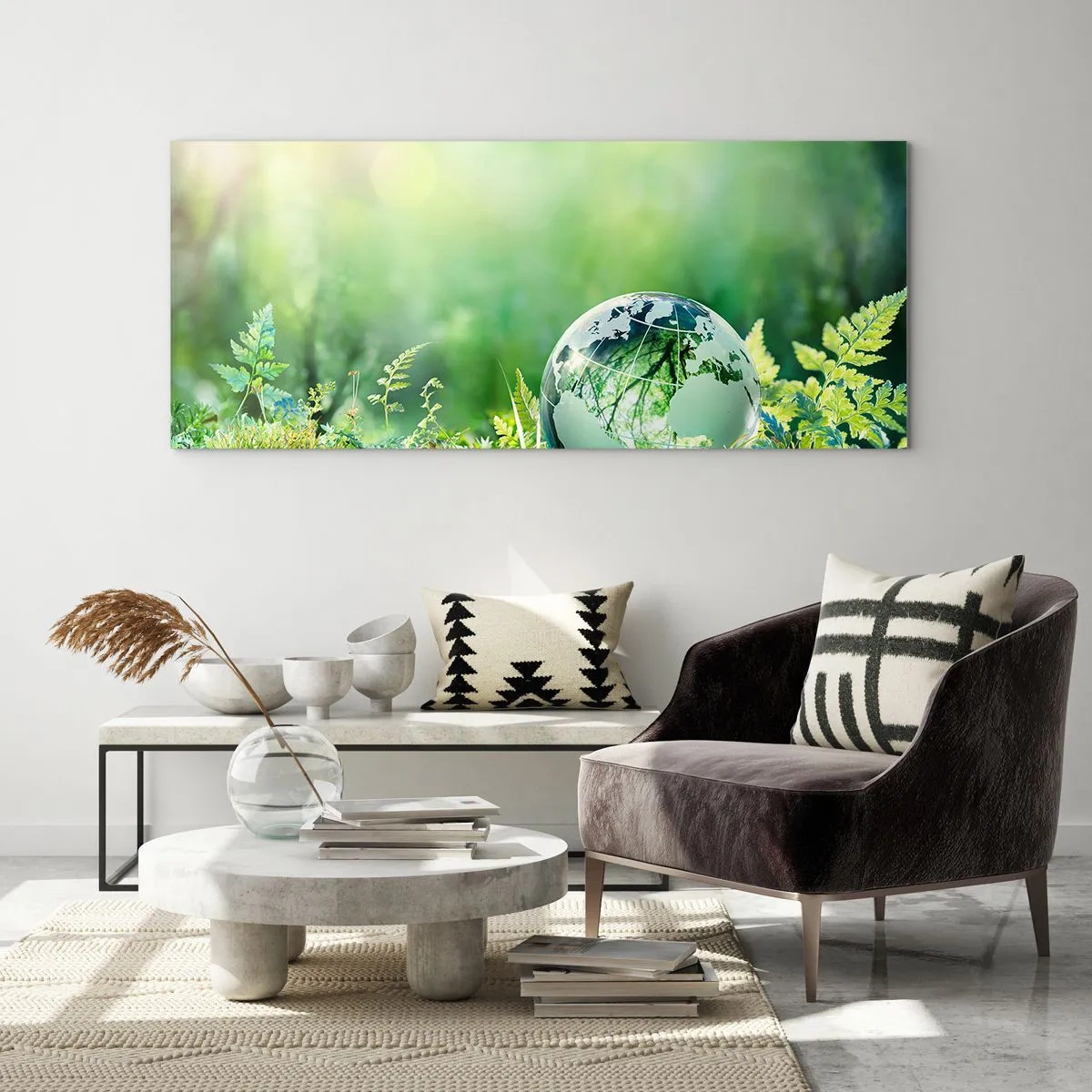 Quadro su vetro - Un globo di cristallo tra il verde della natura - 120x50cm - Pianeta verde - Decorazione murale moderna per soggiorno e camera da letto ARTTOR