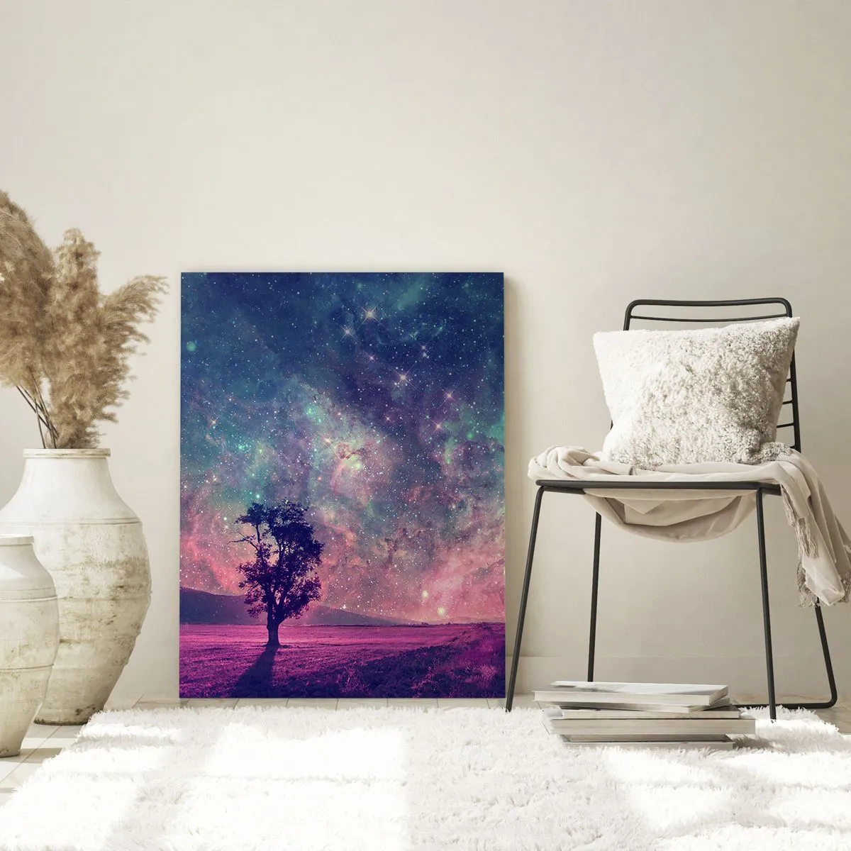 Quadro su vetro - Un albero sullo sfondo di un cielo stellato e di una galassia - 50x70cm - Sotto un cielo magico - Decorazione murale moderna per soggiorno e camera da letto ARTTOR