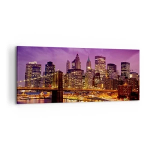 Quadro su tela - Stampe su Tela - Panorama della città con il ponte nella luce della sera contro il cielo viola - 120x50cm - Manhattan in viola e oro - Decorazione murale moderna per soggiorno e camera da letto ARTTOR