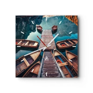Orologio da parete - Orologio in Vetro - Barche di legno su un molo su un lago di montagna - 30x30cm - Aspetto sul molo - Decorazione murale moderna per soggiorno e camera da letto ARTTOR