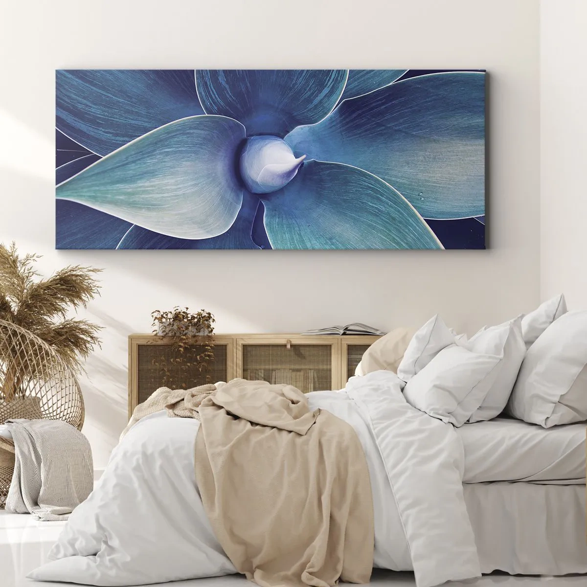 Quadro su tela - Stampe su Tela - Primo piano di un fiore astratto nei toni del blu - 120x50cm - Imbluito dal sole - Decorazione murale moderna per soggiorno e camera da letto ARTTOR