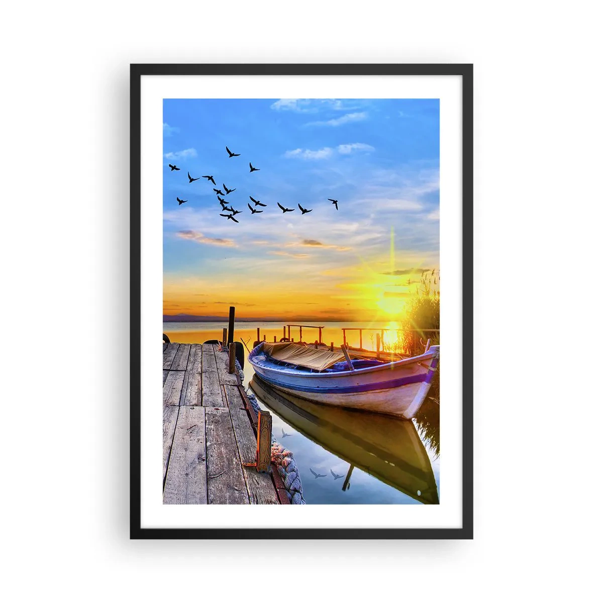 Poster in cornice nera - Una barca su un lago al tramonto con uccelli sullo sfondo - 50x70cm - A domani - Decorazione murale moderna per soggiorno e camera da letto ARTTOR