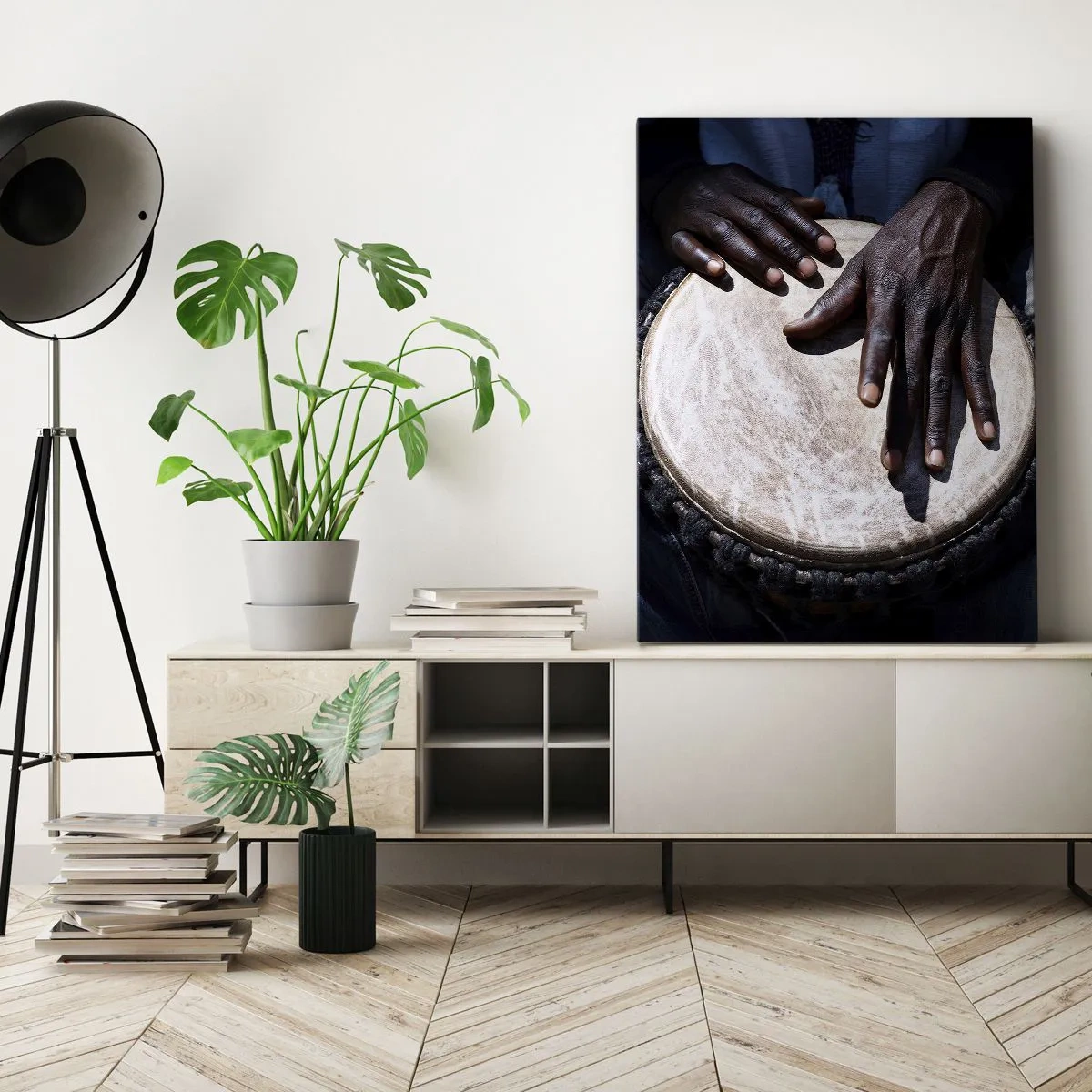 Quadro su tela - Stampe su Tela - Mani che suonano un tamburo djembe in una composizione dinamica - 70x100cm - Vivi al tuo ritmo - Decorazione murale moderna per soggiorno e camera da letto ARTTOR