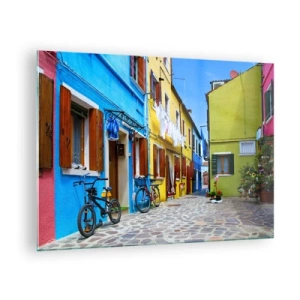 Quadro su vetro - Una strada colorata con biciclette e case decorate - 70x50cm - Un dolce angolo color pastello - Decorazione murale moderna per soggiorno e camera da letto ARTTOR