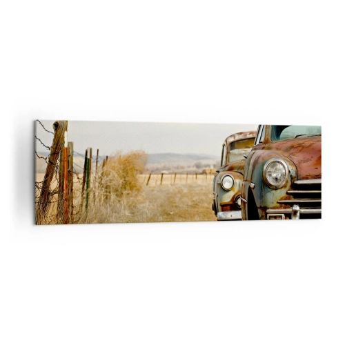 Quadro su tela - Stampe su Tela - Due vecchie auto su una strada sterrata accanto a una recinzione di legno - 160x50cm - Meritato riposo - Decorazione murale moderna per soggiorno e camera da letto ARTTOR