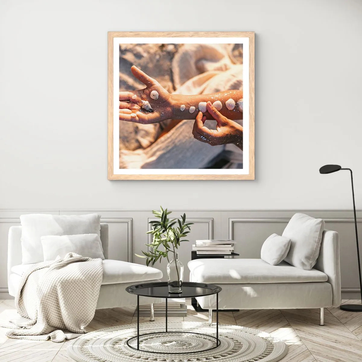 Poster in cornice rovere chiaro - La bellezza a portata di mano - 30x30 cm