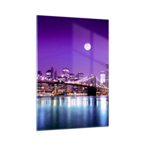 Quadro su vetro - Il ponte di Brooklyn e Manhattan di notte nelle tonalità viola - 50x70cm - Luce della grande città in viola - Decorazione murale moderna per soggiorno e camera da letto ARTTOR