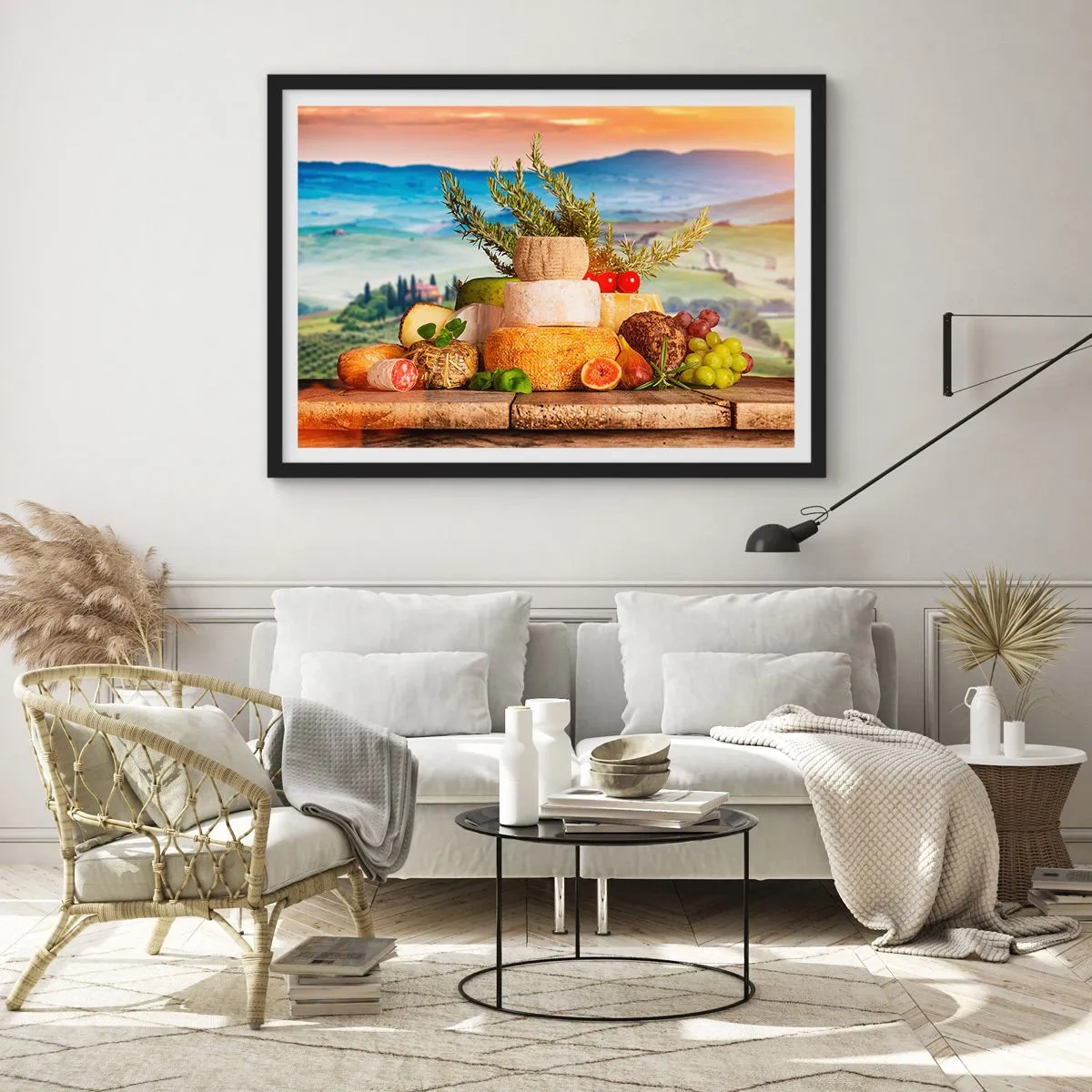 Poster in cornice nera - Una composizione di formaggi e frutta sullo sfondo del paesaggio toscano - 100x70cm - La gioia italiana della vita - Decorazione murale moderna per soggiorno e camera da letto ARTTOR