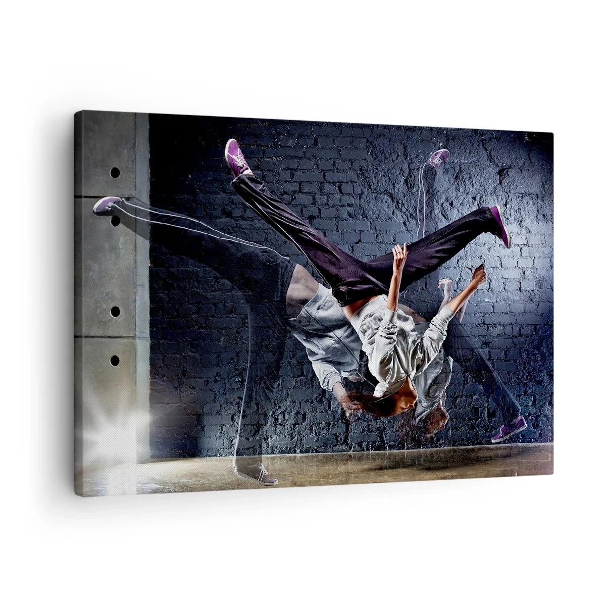 Quadro su tela - Stampe su Tela - Un ballerino in un salto dinamico contro un muro di mattoni - 70x50cm - Eroe di strada - Decorazione murale moderna per soggiorno e camera da letto ARTTOR