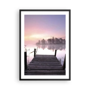 Poster in cornice nera - Un molo sul lago dai colori pastello al mattino - 50x70cm - Nebbia color lilla - Decorazione murale moderna per soggiorno e camera da letto ARTTOR