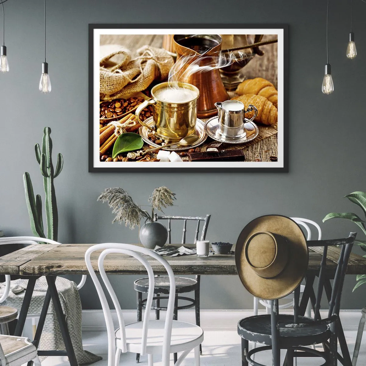 Poster in cornice nera - Una tazza di caffè dorata circondata da chicchi, brocche e croissant - 70x50cm - Buona giornata! - Decorazione murale moderna per soggiorno e camera da letto ARTTOR