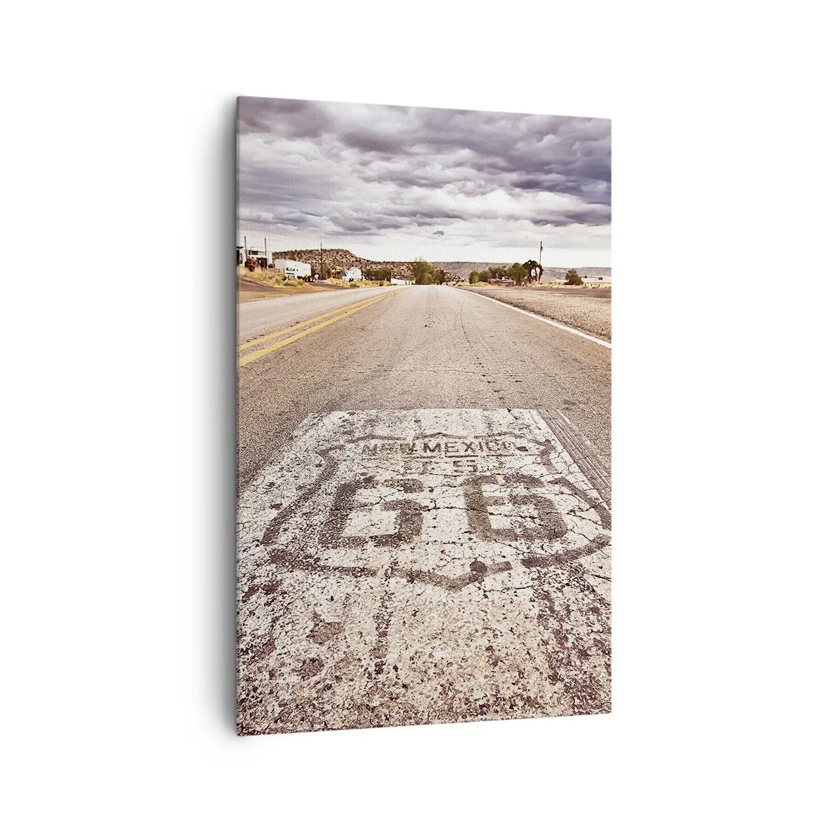 Quadro su tela - Stampe su Tela - Route 66 in un clima desertico con un cielo pittoresco - 80x120cm - La Route 66: una leggenda americana - Decorazione murale moderna per soggiorno e camera da letto ARTTOR