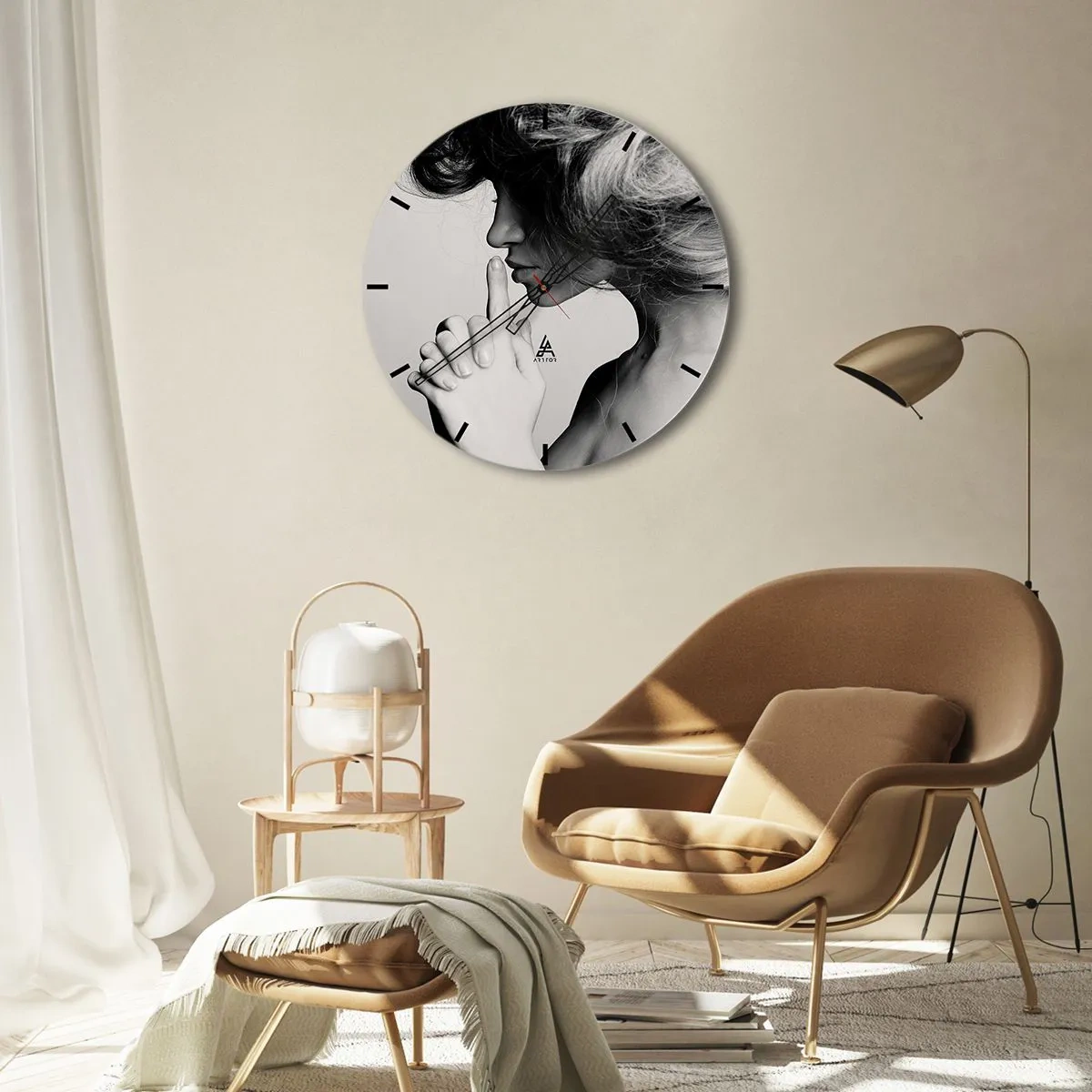 Orologio da parete - Orologio in Vetro - Ascoltando se stessa - 30x30 cm