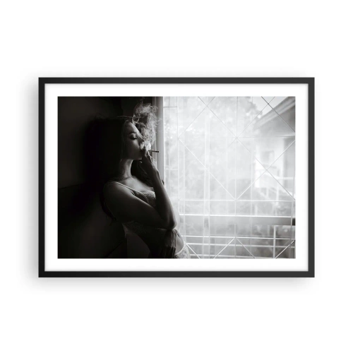Poster in cornice nera - Una donna in posa sensuale in una fotografia in bianco e nero - 70x50cm - Attimo sensuale - Decorazione murale moderna per soggiorno e camera da letto ARTTOR