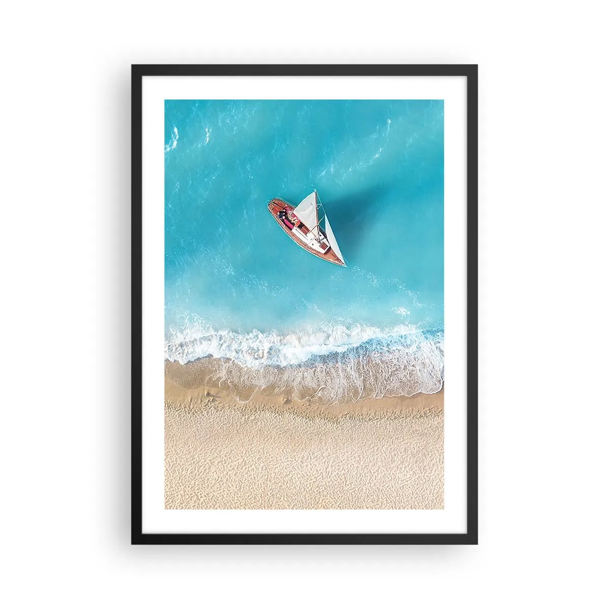 Poster in cornice nera - Uno yacht contro il mare blu sulla costa - 50x70cm - Al confine del blu e dell'oro - Decorazione murale moderna per soggiorno e camera da letto ARTTOR