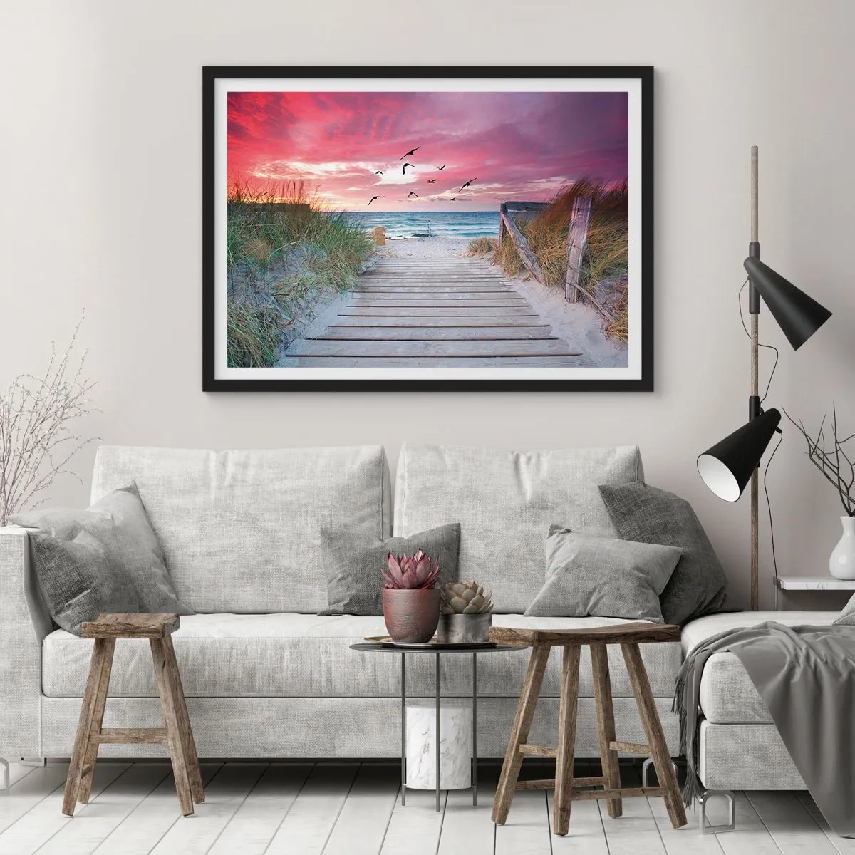 Poster in cornice nera - Sentiero in legno sulla spiaggia al tramonto rosa - 70x50cm - Impressioni baltiche - Decorazione murale moderna per soggiorno e camera da letto ARTTOR