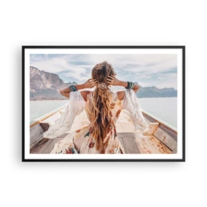 Poster in cornice nera - Donna su una barca con vista sulle montagne e sull'acqua, stile boho - 100x70cm - In cammino verso la felicità - Decorazione murale moderna per soggiorno e camera da letto ARTTOR