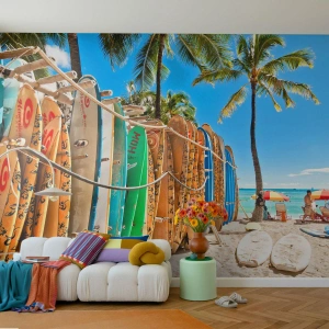 Fotomurali Premium Sand - Tavole da surf colorate su una spiaggia tropicale - 100x70cm - Divertimento sotto il sole - Decorazione murale moderna per soggiorno e camera da letto ARTTOR