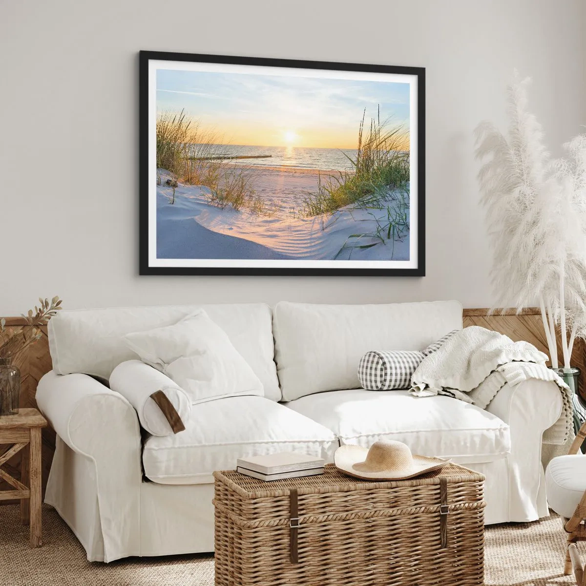 Poster in cornice nera - Una spiaggia sabbiosa con vista sul tramonto sul mare - 100x70cm - Rumore del mare, uccelli che cantano, spiaggia selvatica tra i cespugli... - Decorazione murale moderna per soggiorno e camera da letto ARTTOR