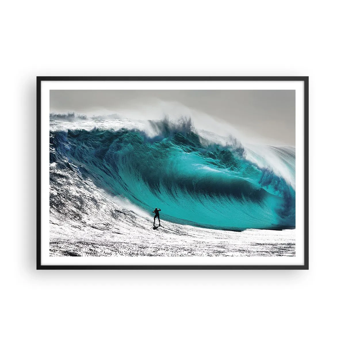 Poster in cornice nera - Surfista di fronte a un'onda enorme - 100x70cm - Sfida accettata - Decorazione murale moderna per soggiorno e camera da letto ARTTOR