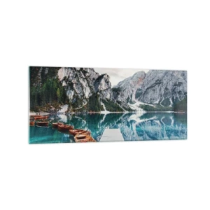 Quadro su vetro - Un lago con barche circondato da montagne - 120x50cm - Ti mostriamo la bellezza - Decorazione murale moderna per soggiorno e camera da letto ARTTOR