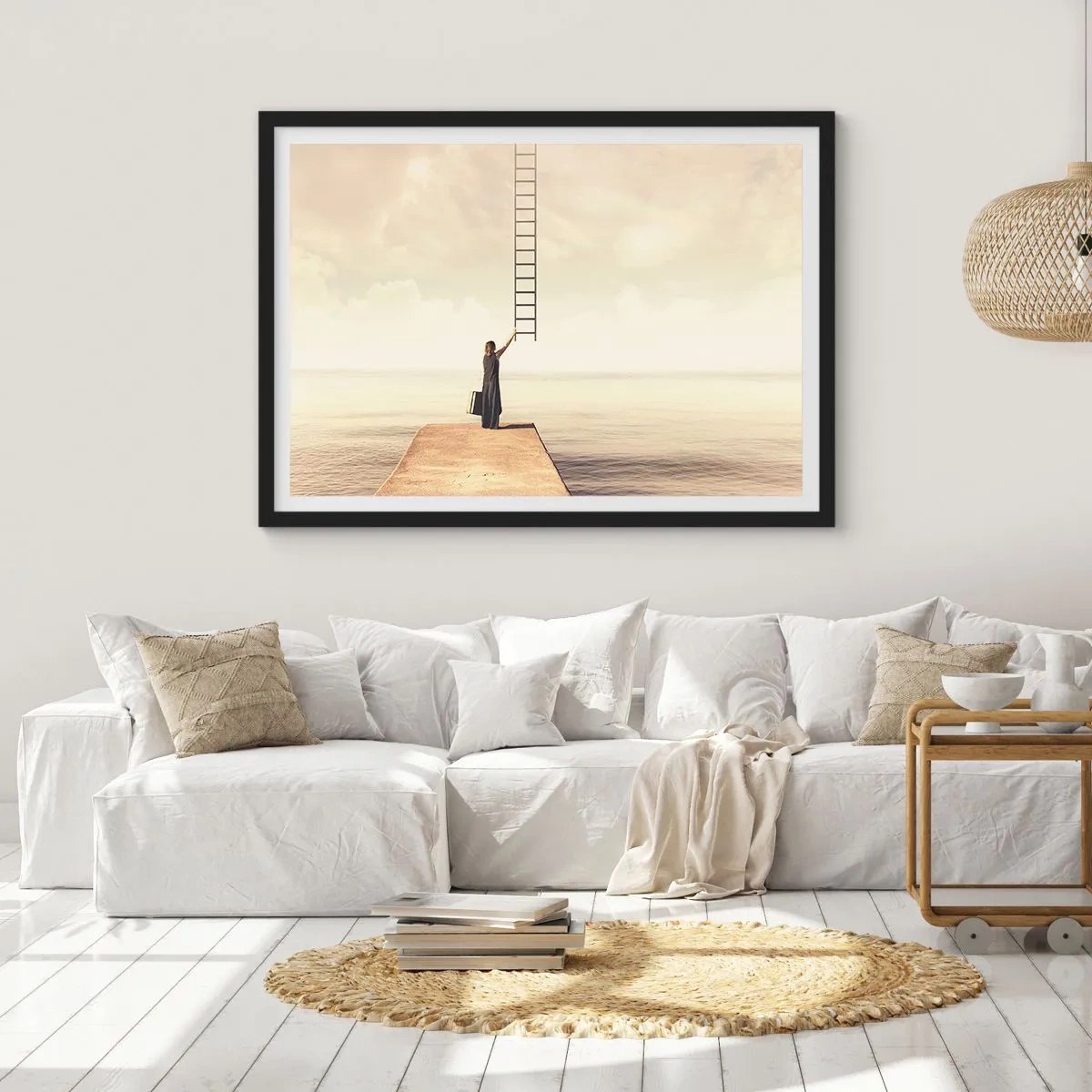 Poster in cornice nera - Una donna in piedi su un molo con una scala che porta al cielo - 70x50cm - Viaggio magico - Decorazione murale moderna per soggiorno e camera da letto ARTTOR