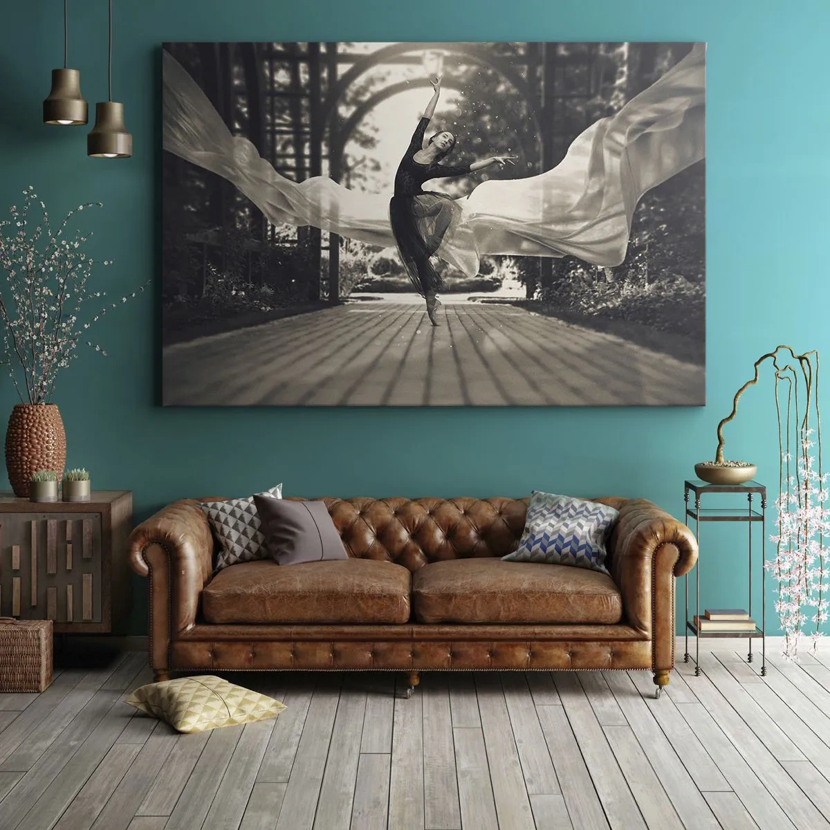 Quadro su tela - Stampe su Tela - Una ballerina con un abito svolazzante esegue un salto sullo sfondo di un giardino bianco e nero. - 100x70cm - La danza dello spirito del giardino - Decorazione murale moderna per soggiorno e camera da letto ARTTOR