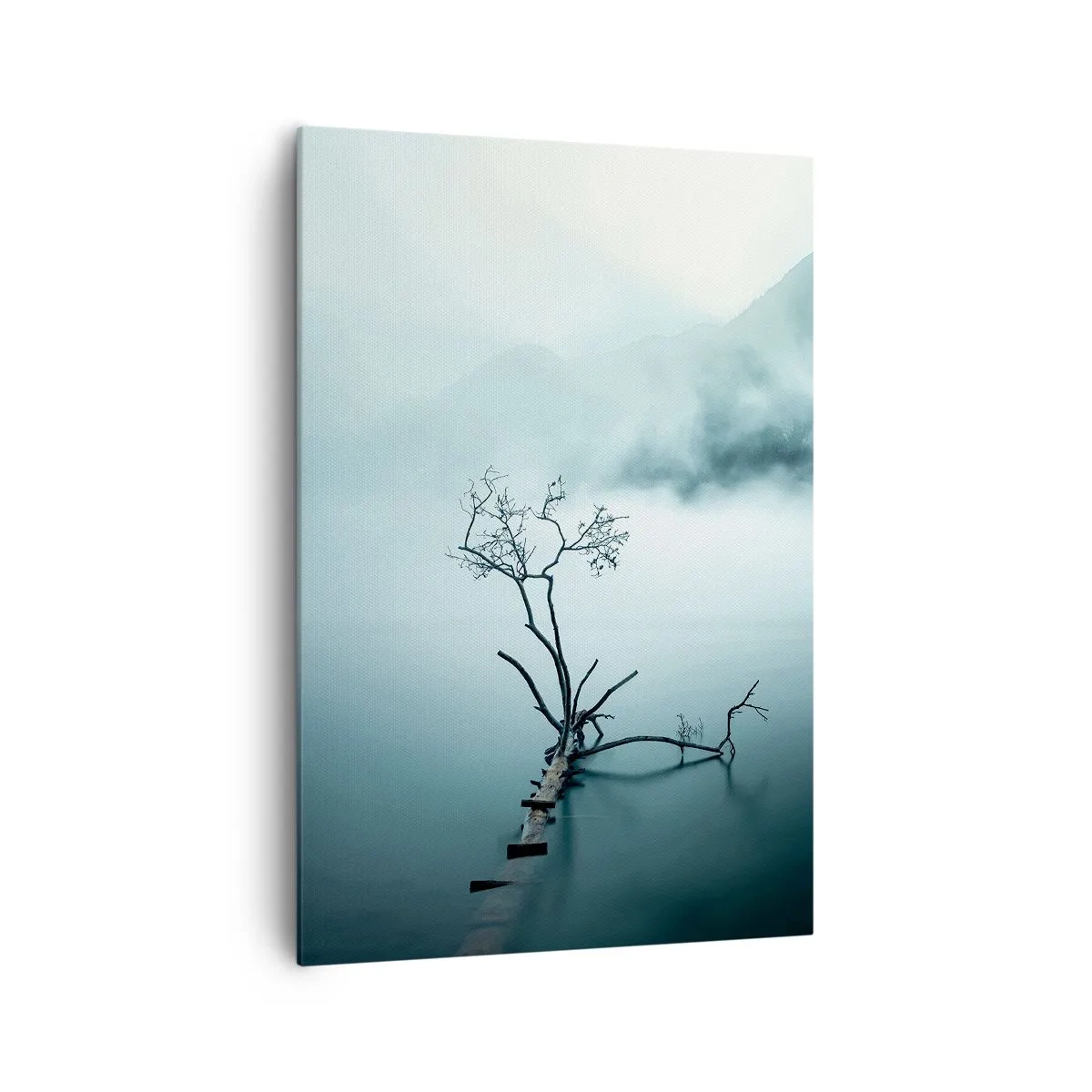 Quadro su tela - Stampe su Tela - Un albero solitario nell'acqua circondato da nebbia e montagne - 70x100cm - Dall'acqua e dalla nebbia - Decorazione murale moderna per soggiorno e camera da letto ARTTOR