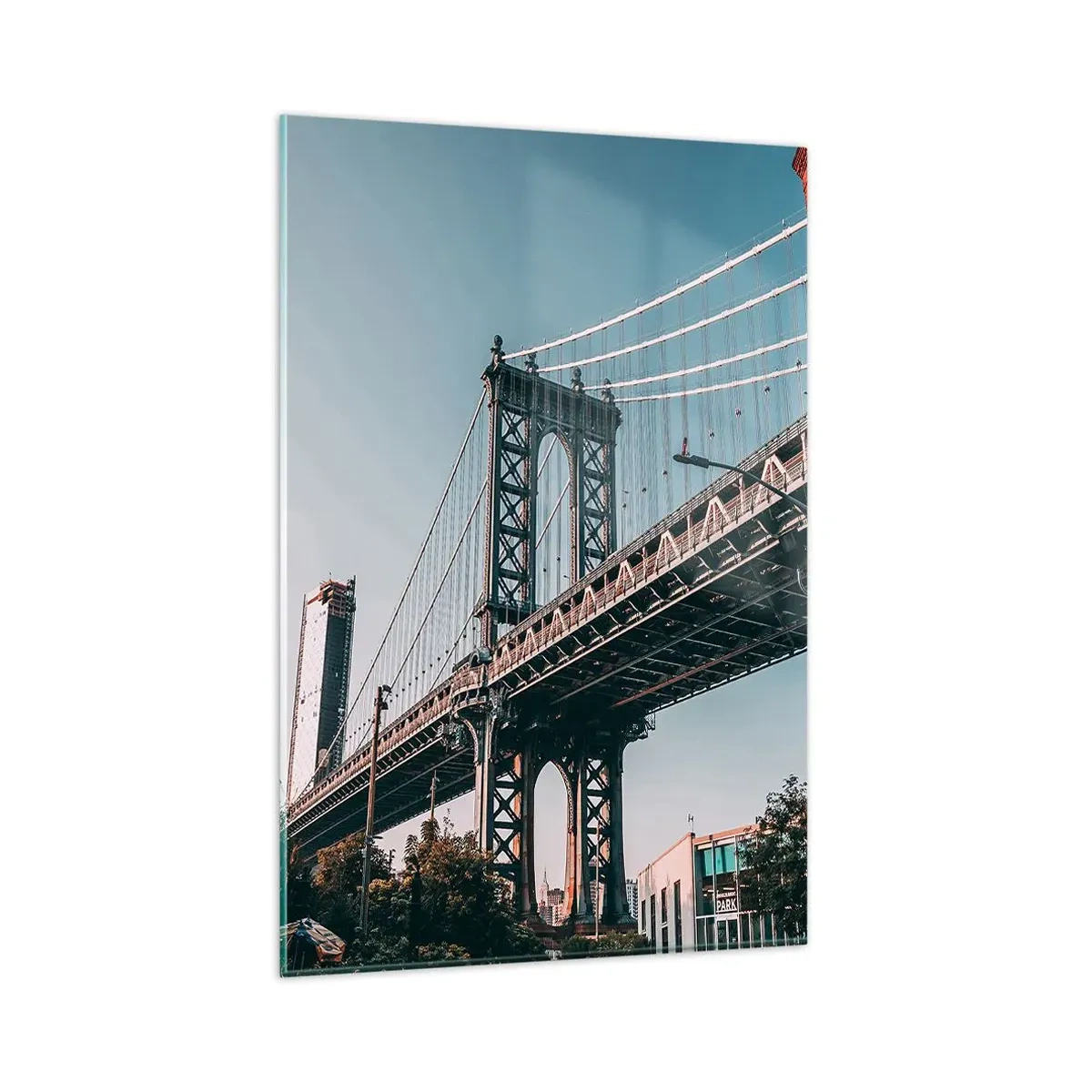 Quadro su vetro - Un ponte tra edifici in un paesaggio urbano - 80x120cm - Sopra le onde della città - Decorazione murale moderna per soggiorno e camera da letto ARTTOR