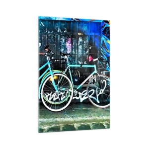 Quadro su vetro - Due biciclette turchesi sullo sfondo di graffiti urbani. - 70x100cm - La città chiama - Decorazione murale moderna per soggiorno e camera da letto ARTTOR
