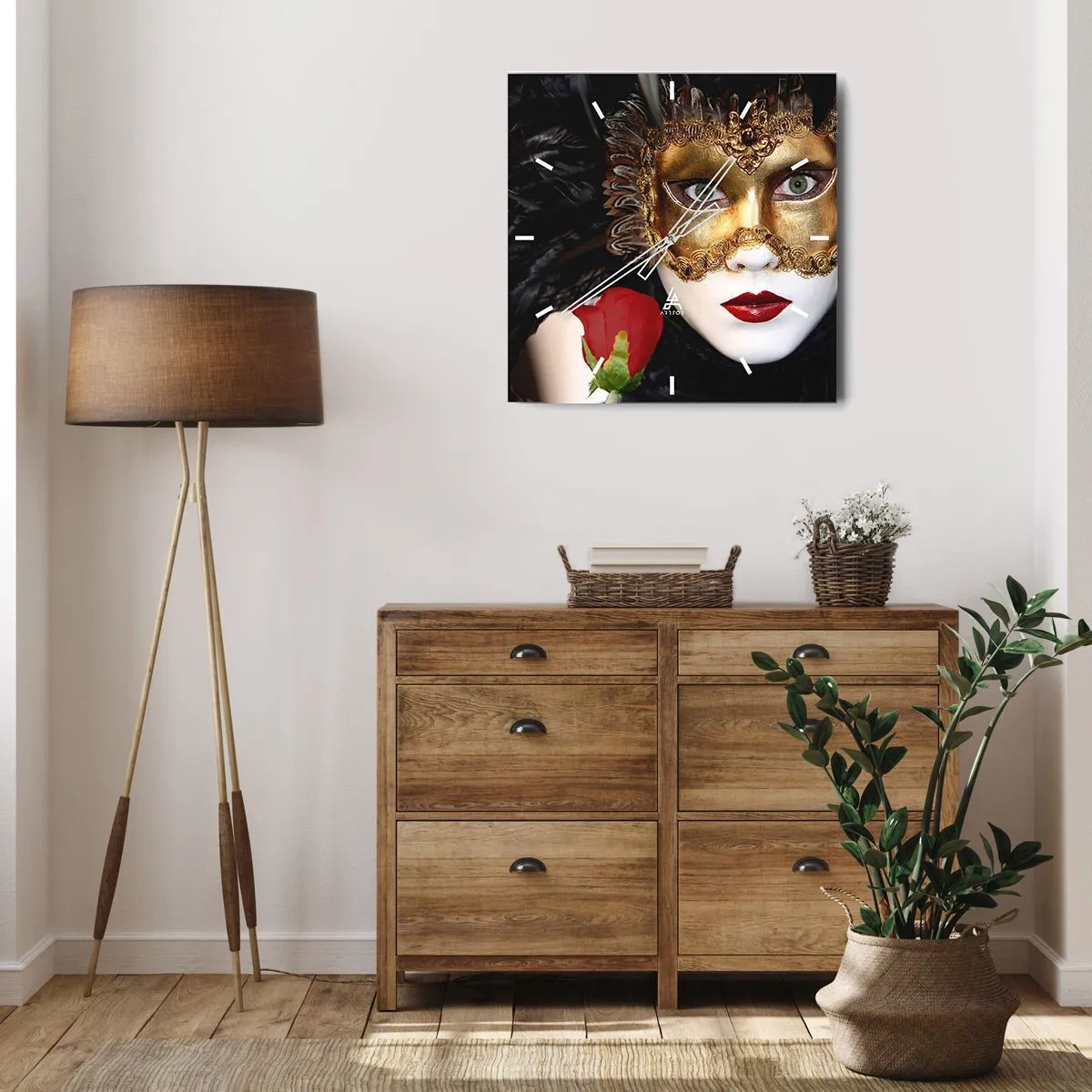 Orologio da parete - Orologio in Vetro - Maschera veneziana dorata con piume e rosa rossa, motivo misterioso. - 30x30cm - Perché la vita è un grande ballo - Decorazione murale moderna per soggiorno e camera da letto ARTTOR