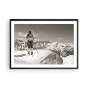 Poster in cornice nera - Uno sciatore in cima a una montagna in bianco e nero - 70x50cm - E i monti sono immutabili - Decorazione murale moderna per soggiorno e camera da letto ARTTOR