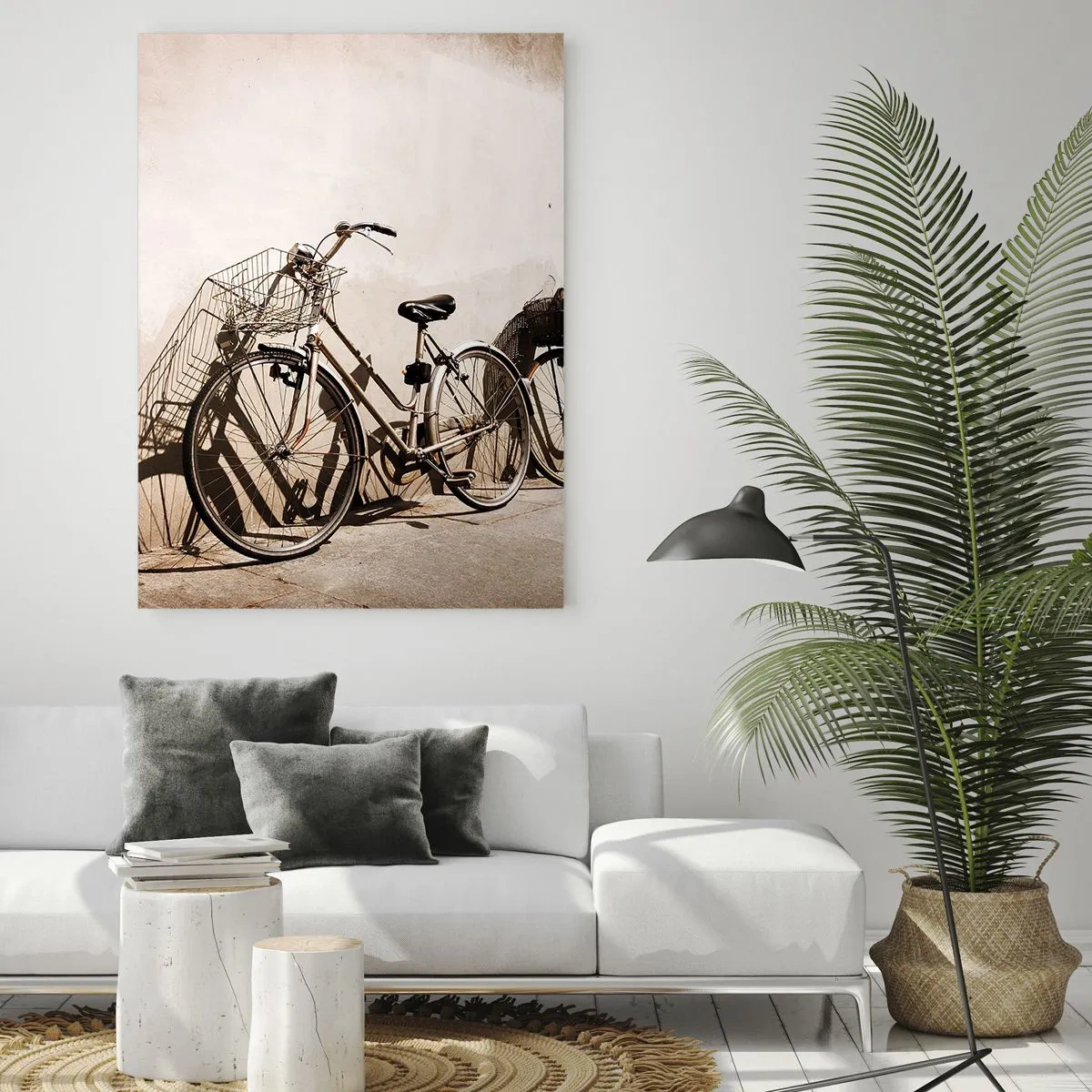 Quadro su vetro - Biciclette retrò appoggiate a un vecchio muro - 50x70cm - L'indimenticabile bellezza del passato - Decorazione murale moderna per soggiorno e camera da letto ARTTOR