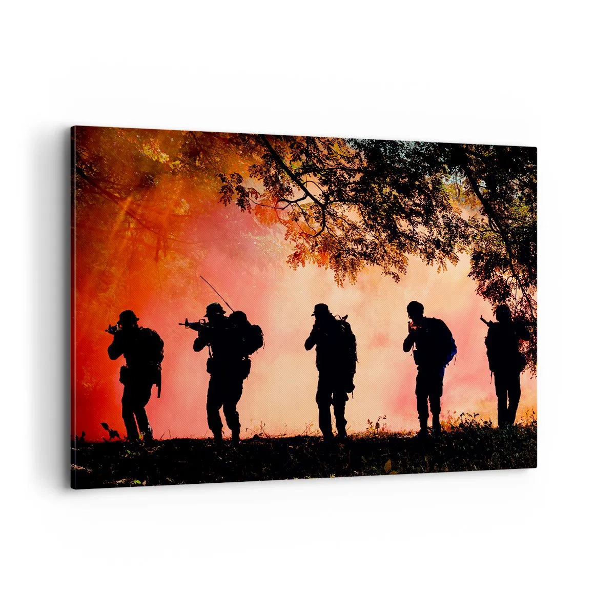 Quadro su tela - Stampe su Tela - Sagome di soldati nella foresta contro il cielo arancione - 100x70cm - …Tutti per uno. - Decorazione murale moderna per soggiorno e camera da letto ARTTOR