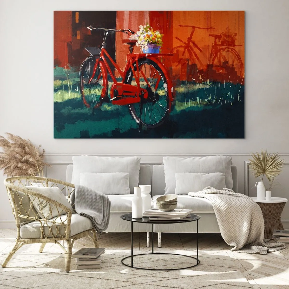 Quadro su vetro - Una bicicletta rossa con fiori davanti a un edificio rosso - 100x70cm - I want to ride my bicycle - Decorazione murale moderna per soggiorno e camera da letto ARTTOR