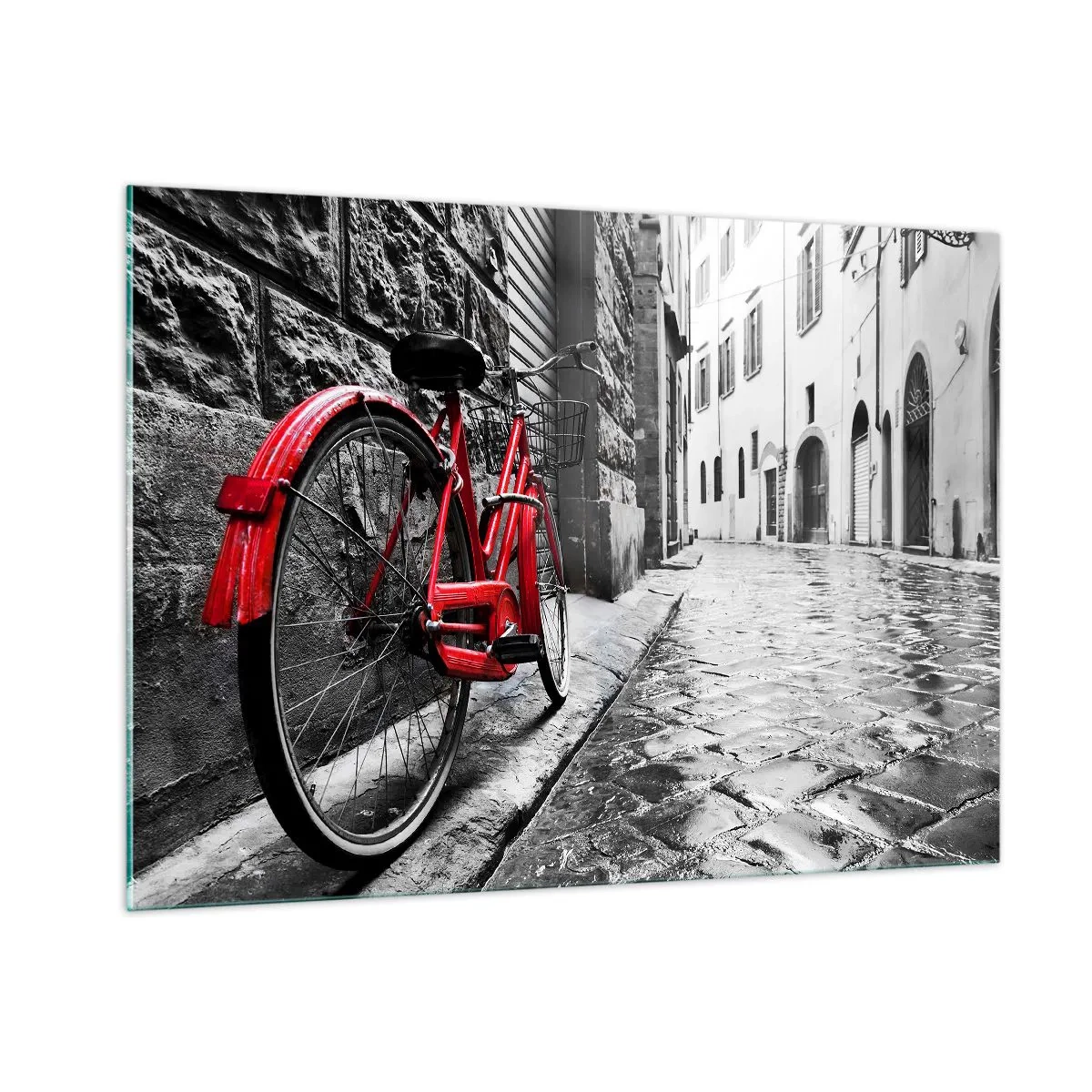 Quadro su vetro - Una bicicletta rossa su una strada acciottolata con sfondo monocromo. - 100x70cm - La vera bellezza non invecchia - Decorazione murale moderna per soggiorno e camera da letto ARTTOR