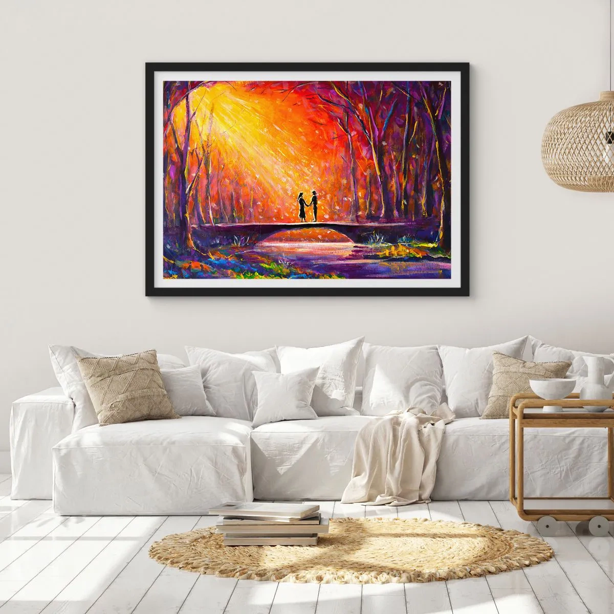 Poster in cornice nera - Coppia romantica su un ponte nella foresta autunnale - 100x70cm - Anche il cielo li ama - Decorazione murale moderna per soggiorno e camera da letto ARTTOR