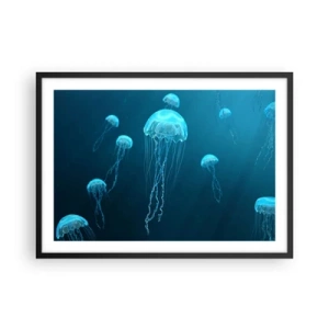 Poster in cornice nera - Meduse che galleggiano nelle profondità dell'oceano nei toni del blu - 70x50cm - La danza oceanica - Decorazione murale moderna per soggiorno e camera da letto ARTTOR