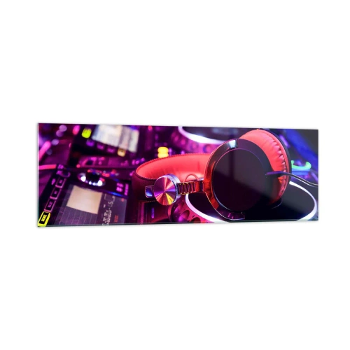 Quadro su vetro - Cuffie da DJ su una console con illuminazione al neon - 160x50cm - Prima che inizi la festa - Decorazione murale moderna per soggiorno e camera da letto ARTTOR