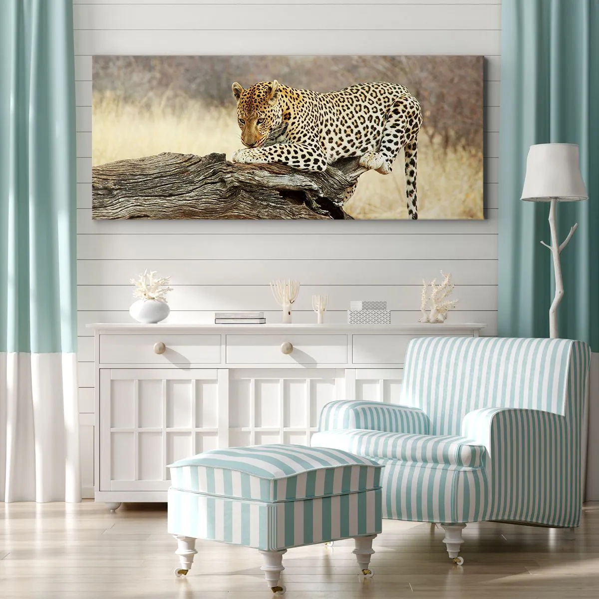 Quadro su tela - Stampe su Tela - Un leopardo che riposa sul tronco di un albero nella savana - 120x50cm - Vado per la mia strada - Decorazione murale moderna per soggiorno e camera da letto ARTTOR
