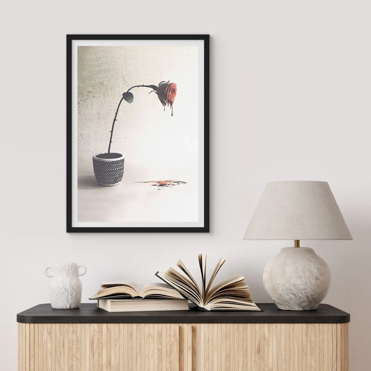 Poster in cornice nera - Una rosa in vaso con un effetto artistico fluido - 50x70cm - Rosa dolorosa - Decorazione murale moderna per soggiorno e camera da letto ARTTOR