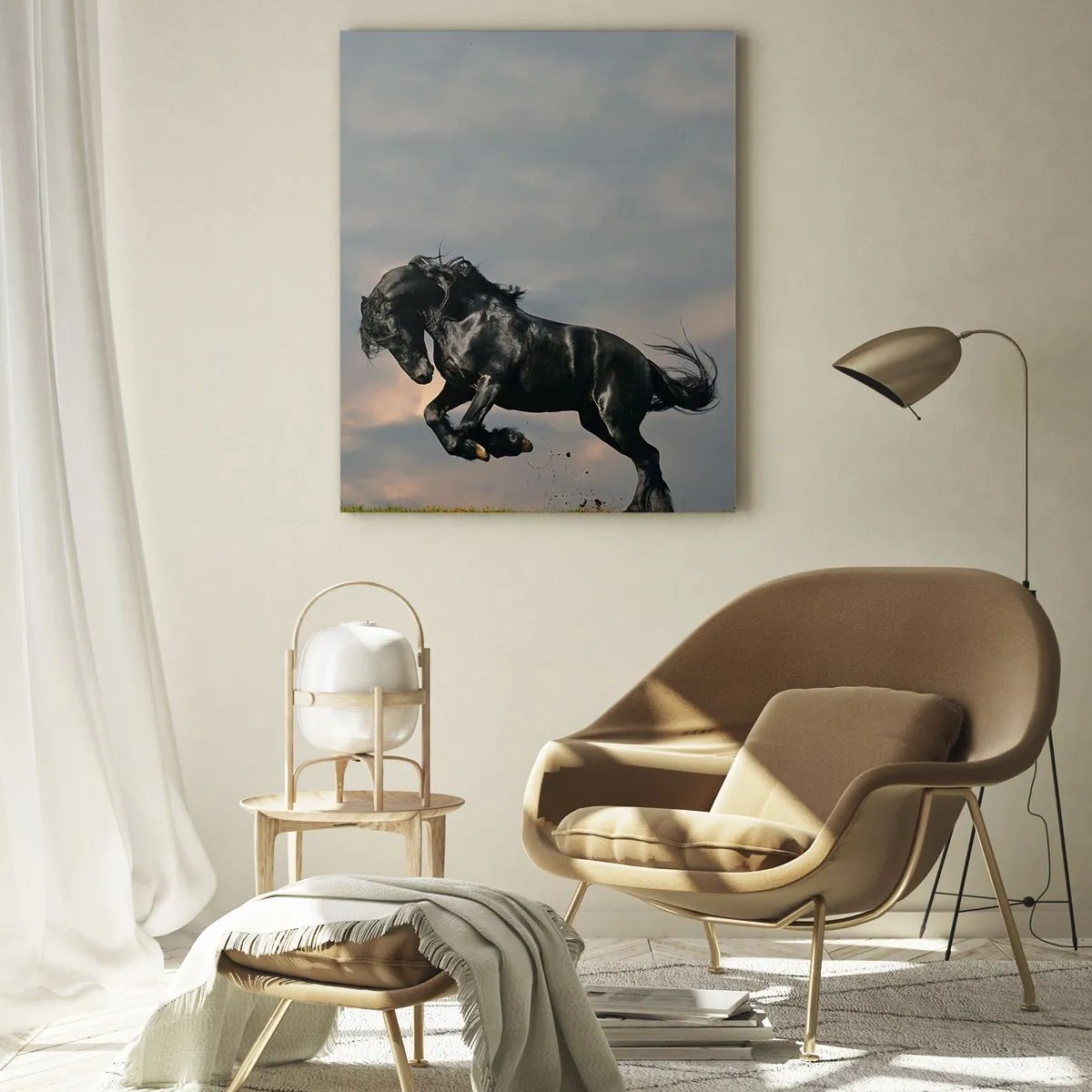 Quadro su vetro - Un cavallo oscuro in un salto dinamico contro il cielo - 70x100cm - Libero e bello - Decorazione murale moderna per soggiorno e camera da letto ARTTOR